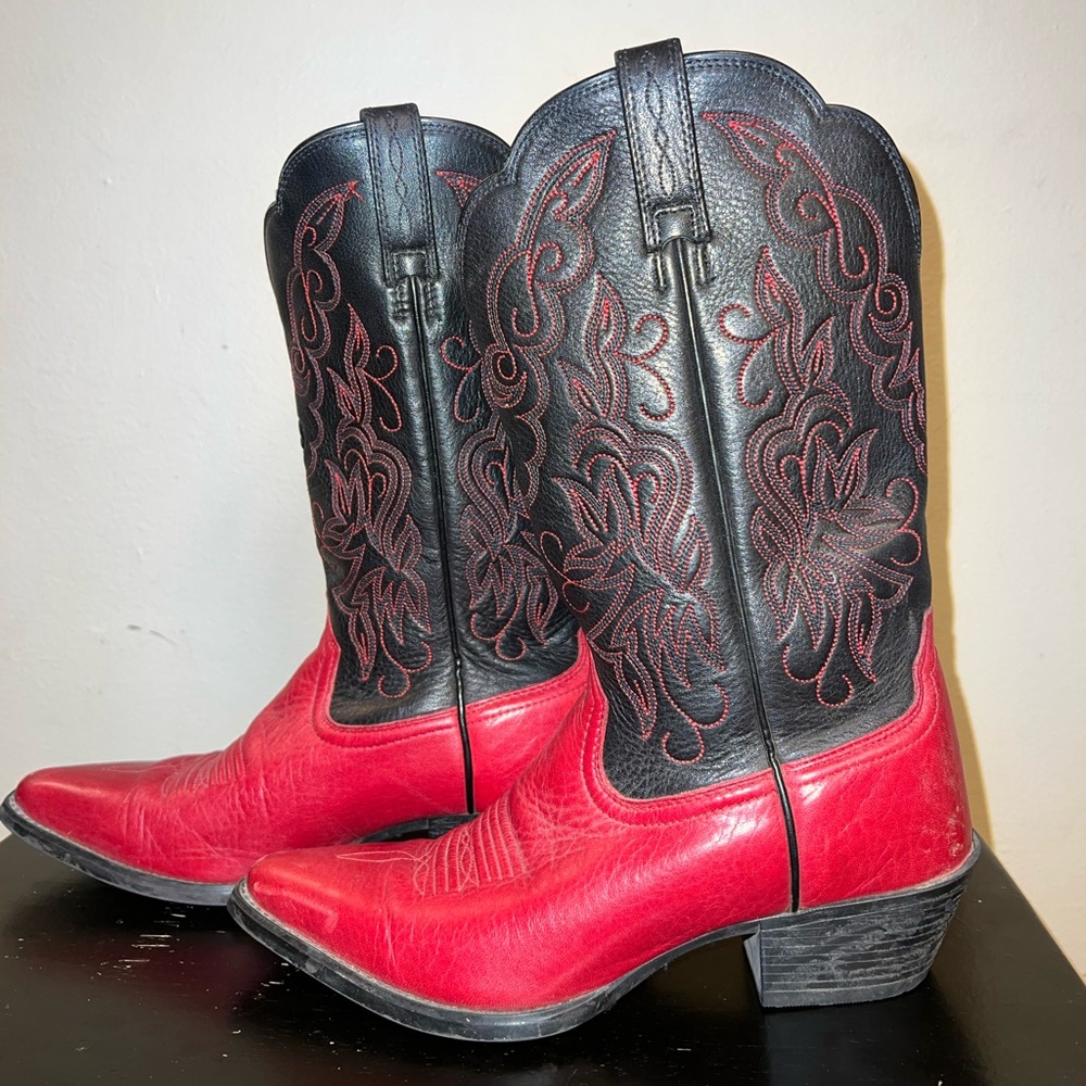 Size 6 black and red Cowgirl Boot